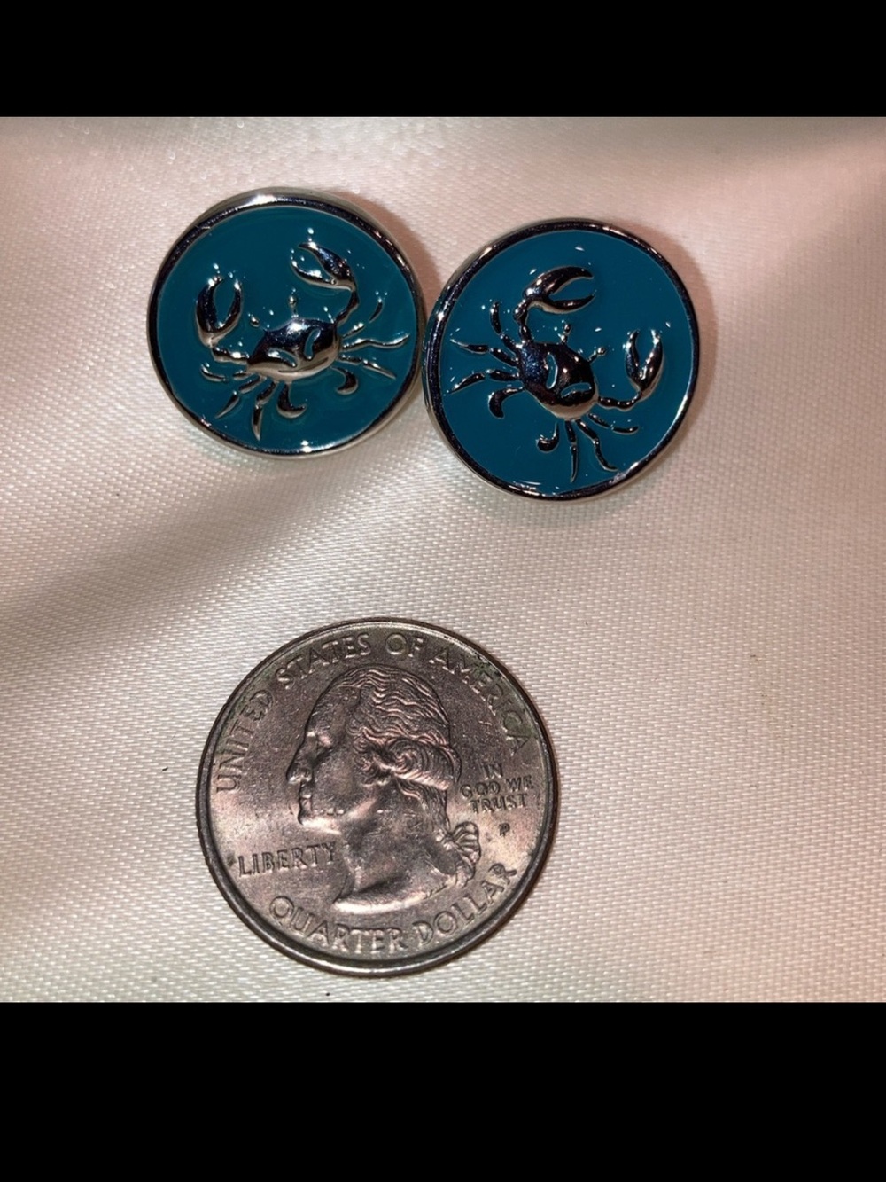 2 Crab pins with interchangeable snap charms